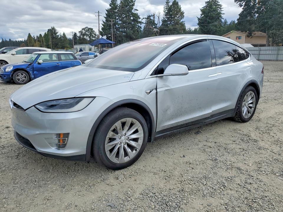 2017 Tesla Model x VIN 5YJXCBE25HF050482 — COPART salvage auction photo