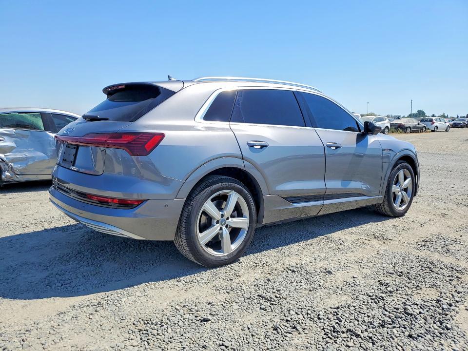 2019 Audi E-tron VIN WA1LABGE5KB013108 COPART salvage auction — NORMAL WEAR, Ca - Dis/Dlr/Exp Only Clean Title (P), sold $12,000 on 2026-10-02 (photo 3)
