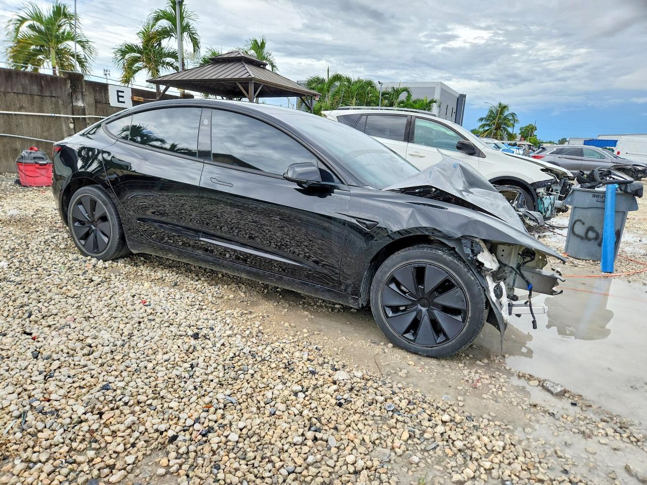 2025 Tesla Model 3 VIN 5YJ3E1EA0SF981117 COPART salvage auction — Front End, FL - CERT OF TITLE SLVG REBUILDABLE, sold $6,300 on 2026-10-09 (photo 4)