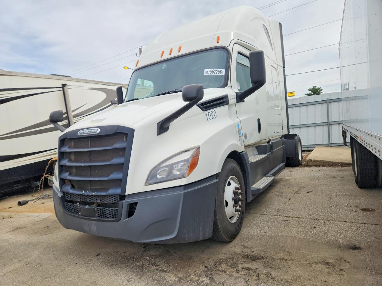 2020 Freightliner Cascadia 126 VIN 3AKBHHDV8LSLT7232 — COPART salvage auction photo