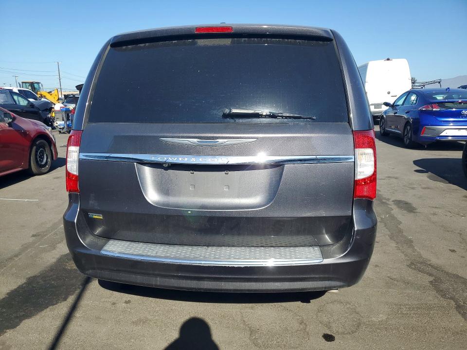 2016 Chrysler Minivan VIN 2C4RC1BGXGR292836 COPART salvage auction — MINOR DENT/SCRATCHES, Salvage Title, sold $300 on 2026-10-05 (photo 6)