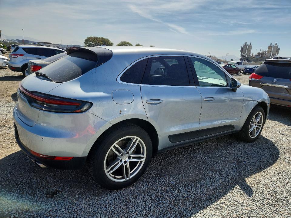 2020 Porsche Macan VIN WP1AB2A57LLB30671 COPART salvage auction — MINOR DENT/SCRATCHES, Ca - Dis/Dlr/Exp Only Clean Title (P), sold $14,700 on 2026-09-15 (photo 3)