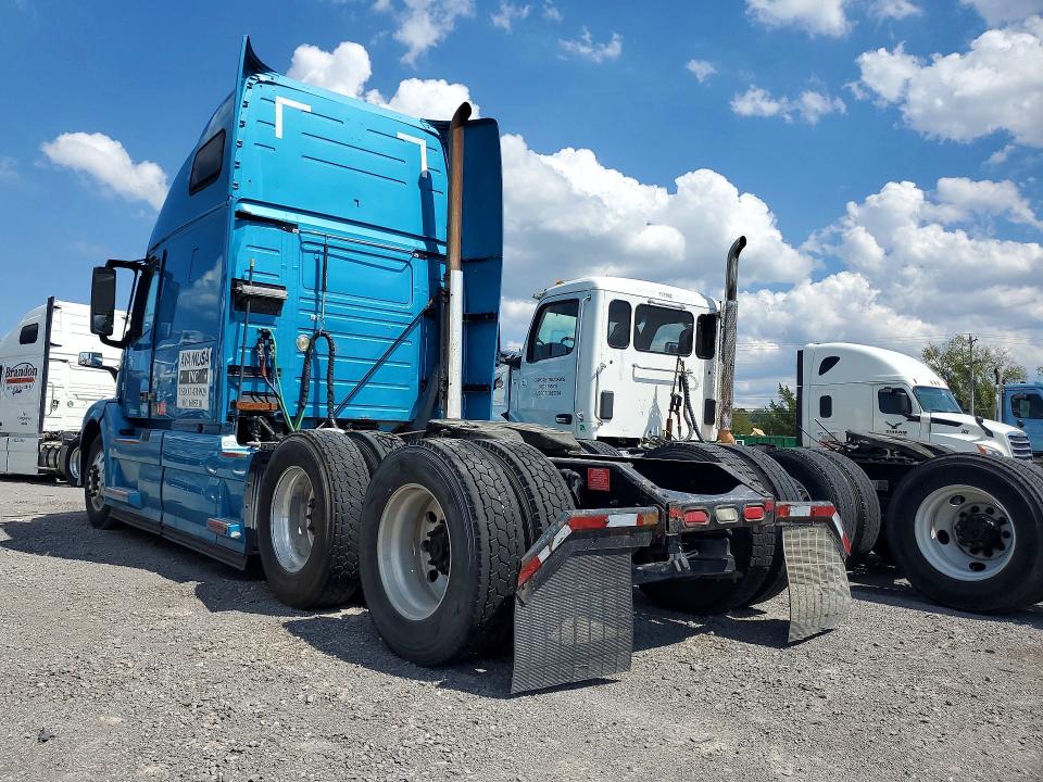 2014 Volvo Vn VIN 4V4N99EH4EN167443 COPART salvage auction — MINOR DENT/SCRATCHES, Tn - Certificate Of Title, sold $6,200 on 2026-09-18 (photo 2)