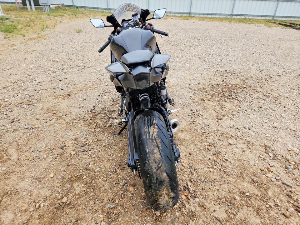 2024 Yamaha Yzfr7 VIN JYARM38EXRA012060 COPART salvage auction — MINOR DENT/SCRATCHES, ND - CERTIFICATE OF TITLE FOR A VEH, sold $2,900 on 2026-10-05 (photo 4)