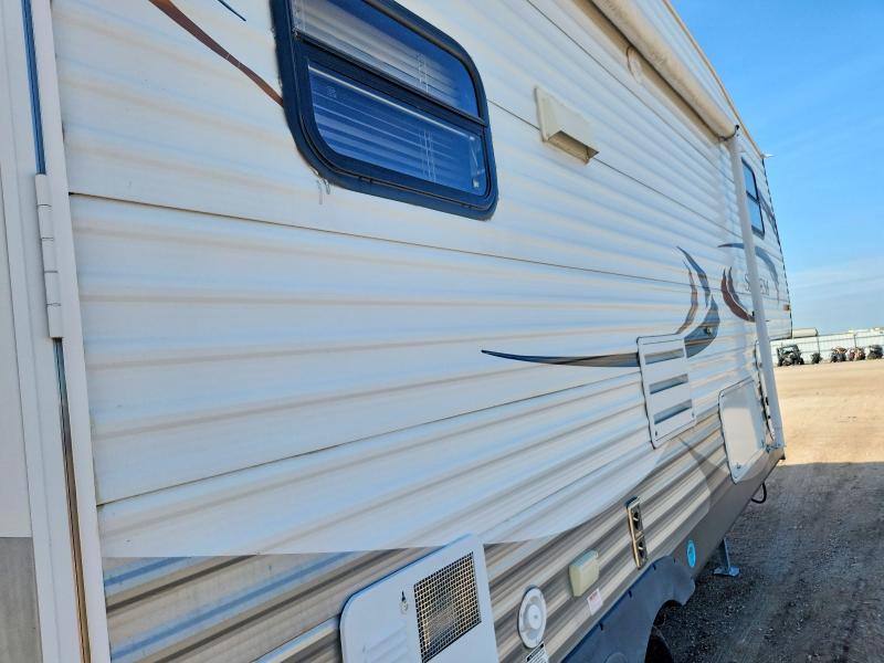 2012 Unkn Salem 5th wheel camper VIN 4X4FSMZ25CA303378 COPART salvage auction — MINOR DENT/SCRATCHES, NE - CERT OF TITLE-SALVAGE, sold $1,250 on 2026-10-15 (photo 9)