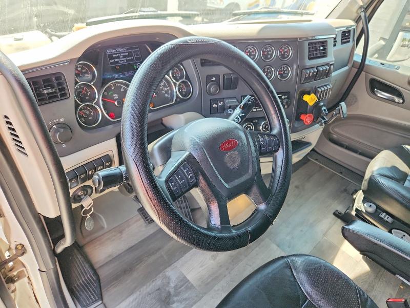 2021 Peterbilt 579 VIN 1XPBD49X1MD766188 COPART salvage auction — NORMAL WEAR, SC - DEALER ONLY SALVAGE TITLE, sold $15,600 on 2026-09-09 (photo 8)