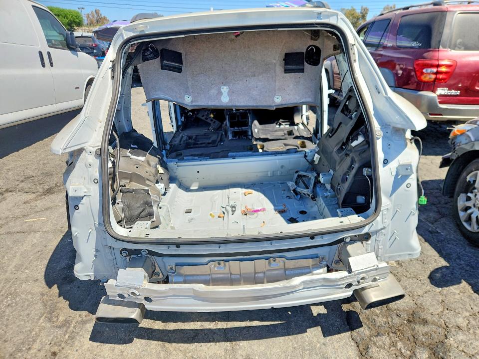 2024 Porsche Cayenne VIN WP1AA2AY3RDA13637 COPART salvage auction — STRIPPED, Salvage Title, sold $150 on 2026-10-22 (photo 6)