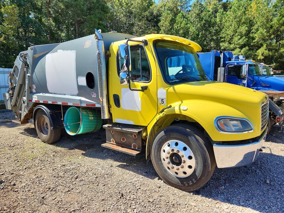 2015 Freightliner M2 VIN 3ALACXDT1FDGB7810 COPART salvage auction — MINOR DENT/SCRATCHES, Va - Clean Title Export Only, sold $4,650 on 2026-09-17 (photo 4)
