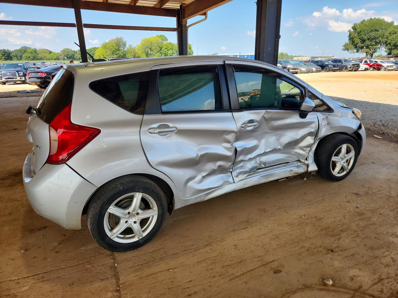 2016 Nissan Versa VIN 3N1CE2CP1GL398435 COPART salvage auction — Side, Ct - Clean Title, sold $1,758 on 2026-09-23 (photo 3)