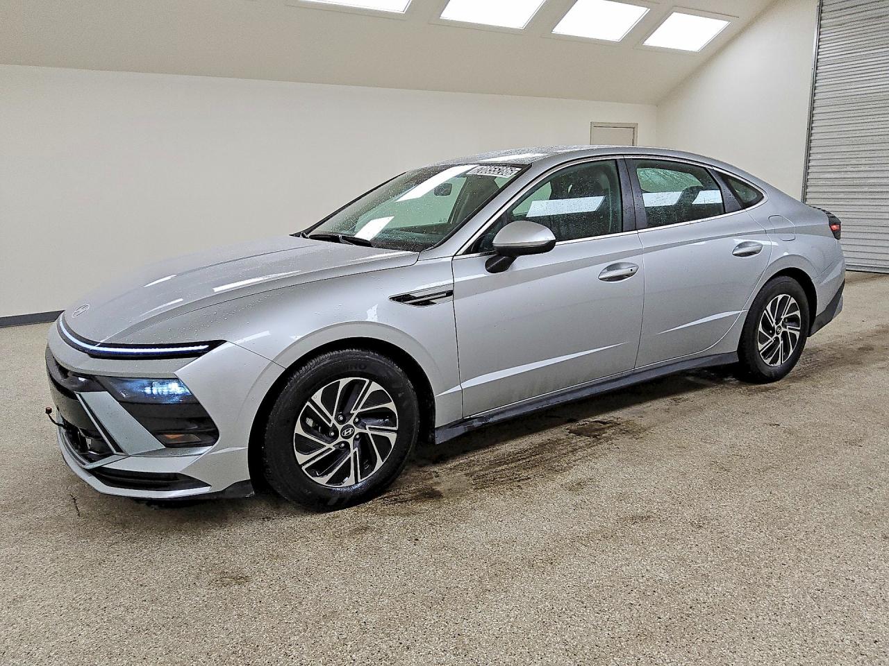 2026 Hyundai Sonata Hybrid VIN KMHL24JJ0TA153817 — COPART salvage auction photo