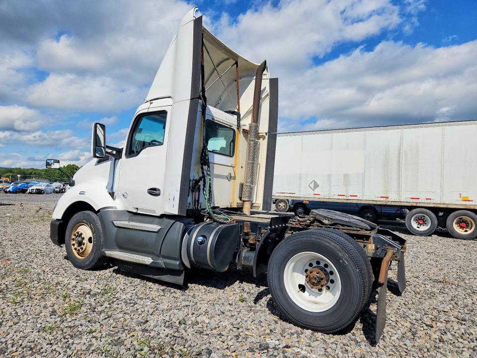 2019 Kenworth All other VIN 1XKYA48X5KJ313152 COPART salvage auction — NORMAL WEAR, IN - CERTIFICATE OF TITLE, sold $8,000 on 2026-09-22 (photo 2)