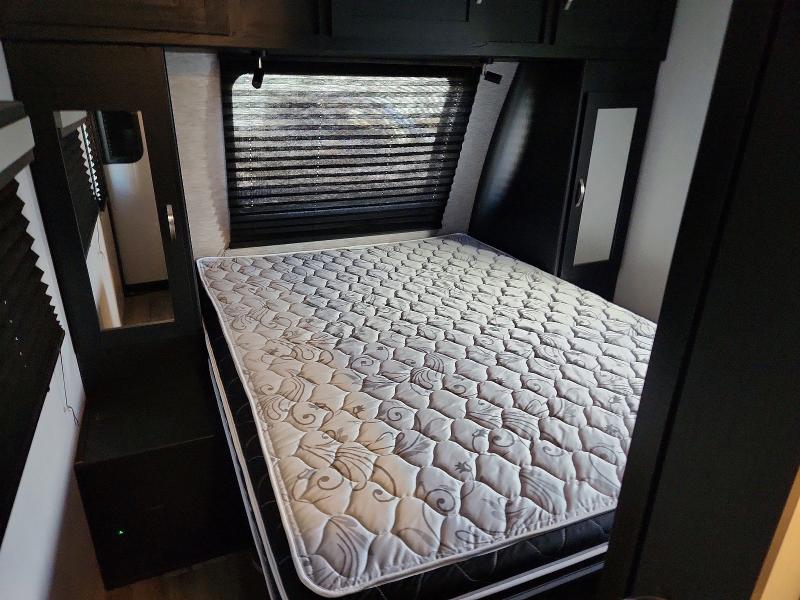 2022 Coachmen Freedom express VIN 5ZT2FEUB2NW024965 COPART salvage auction — ROOF, WA - BILL OF SALE, sold $10,700 on 2026-10-08 (photo 5)