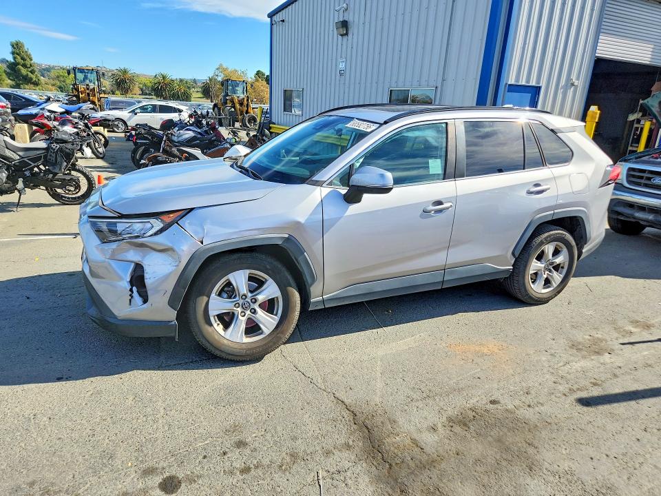 2021 Toyota Rav 4 VIN 2T3W1RFV2MC154808 — COPART salvage auction photo