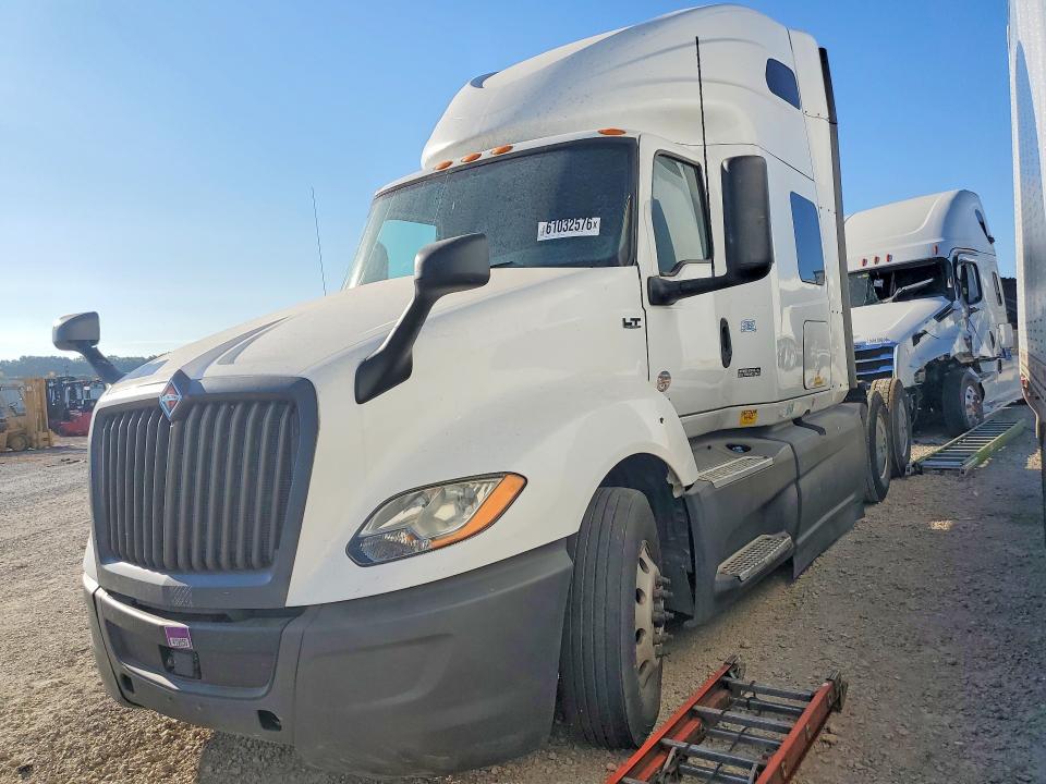 2020 International VIN 3HSDZAPRXLN819408 — COPART salvage auction photo