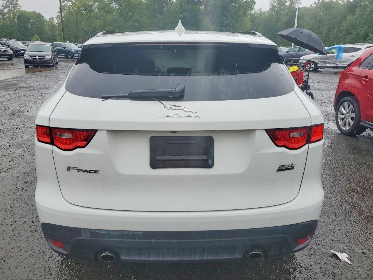 2018 Jaguar F-pace VIN SADCK2FX8JA272903 COPART salvage auction — Minor Dent/Scratches, Ct - Clean Title, sold $6,400 on 2026-09-15 (photo 6)