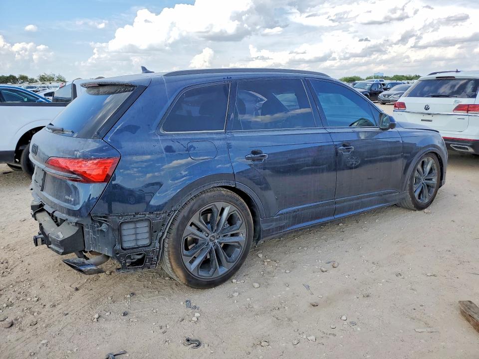 2025 Audi Q7 VIN WA1VVBF75SD026767 COPART salvage auction — SIDE, Tx - Salvage Vehicle Title, sold $29,250 on 2026-10-01 (photo 3)