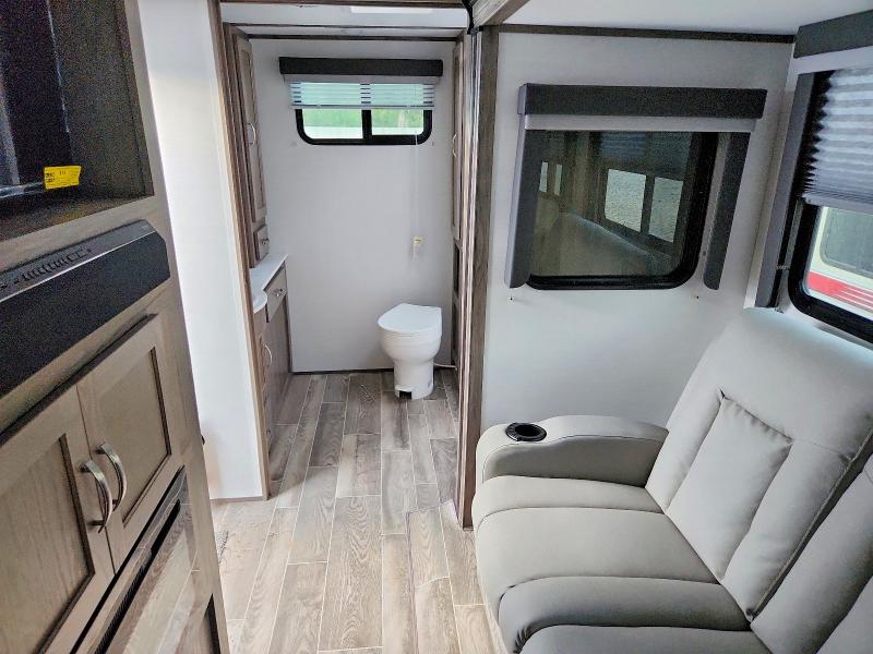 2025 Gulf stream Coach VIN 1NL1G3123S7068797 COPART salvage auction — WATER/FLOOD, OH - CERT OF TITLE-SALVAGE FLOOD, sold $7,700 on 2026-10-01 (photo 6)