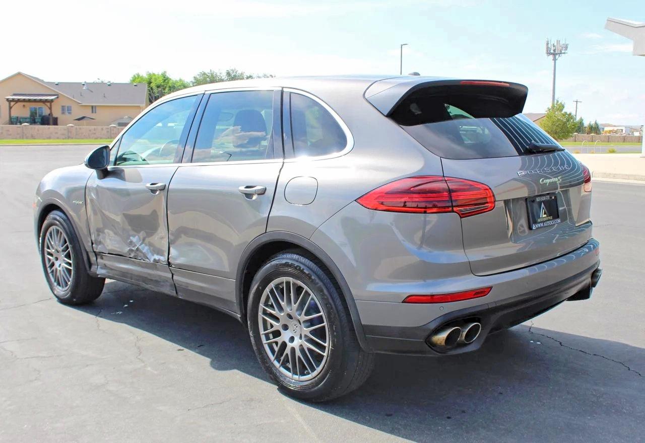 2015 Porsche Cayenne VIN WP1AE2A29FLA52010 COPART salvage auction — All Over, CO - SALVAGE TITLE (P), sold $9,500 on 2026-10-13 (photo 4)