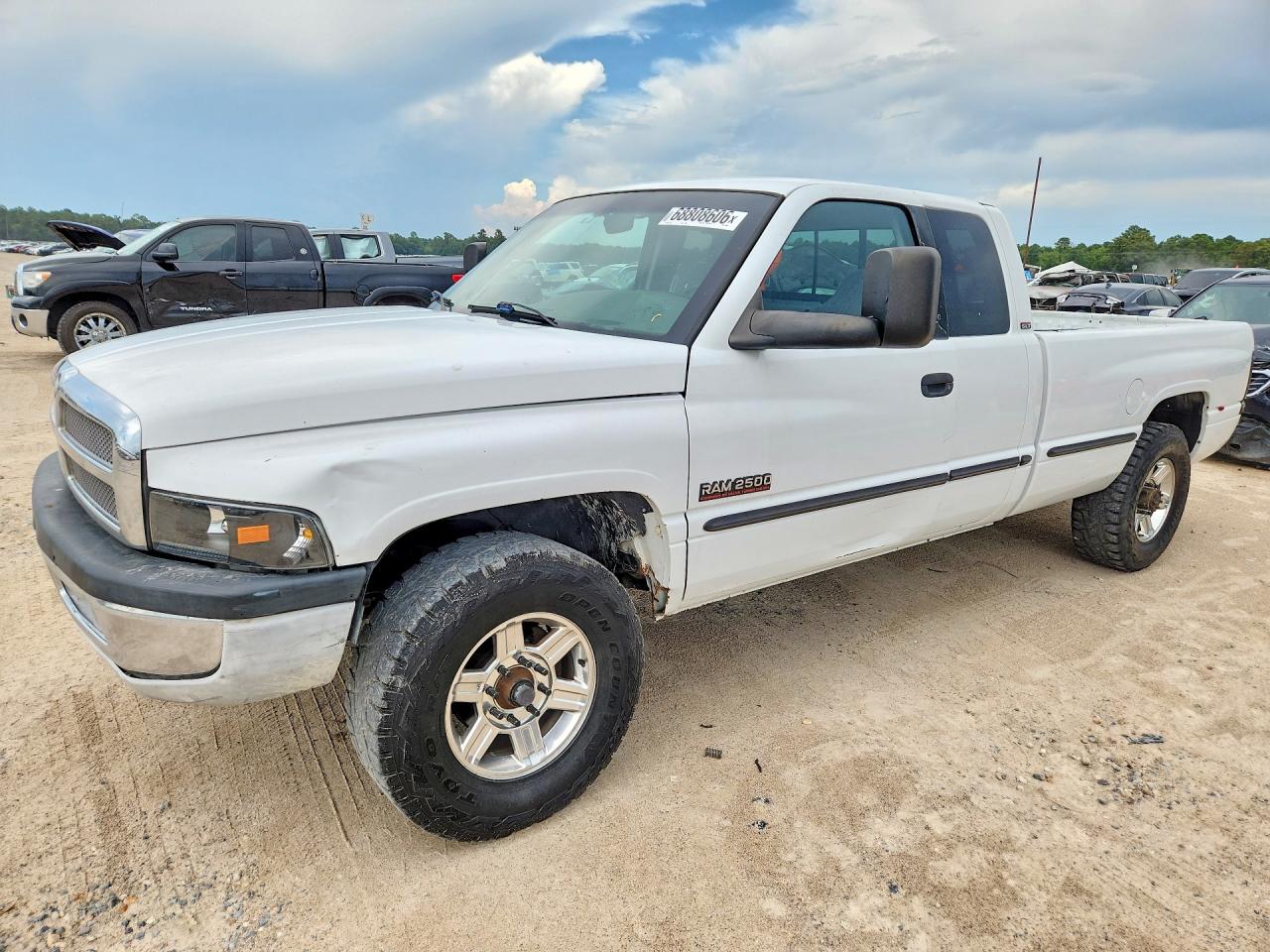 1998 Dodge Ram 2500 VIN 1B7KC236XWJ248013 — COPART salvage auction photo