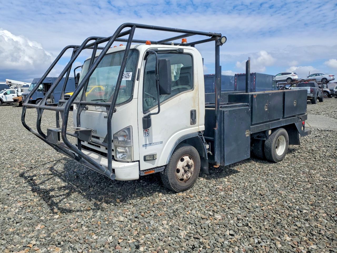 2014 Isuzu NPR VIN 54DB4W1B8ES805560 — COPART salvage auction photo