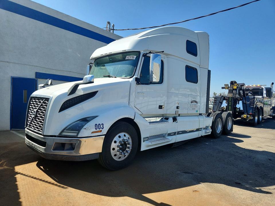 2020 Volvo Vn VIN 4V4NC9EJXLN266026 — COPART salvage auction photo