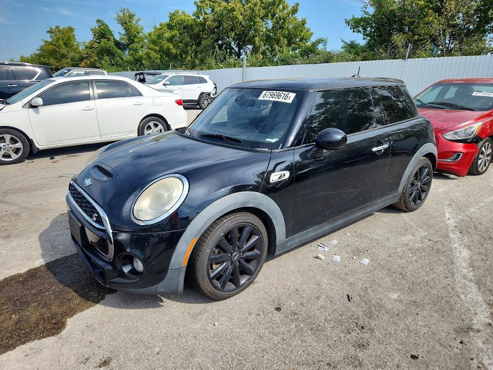 2014 Mini Cooper VIN WMWXM7C51ET986192 COPART salvage auction — MINOR DENT/SCRATCHES, MO - CERTIFICATE OF TITLE, sold $900 on 2026-09-15 (photo 1)