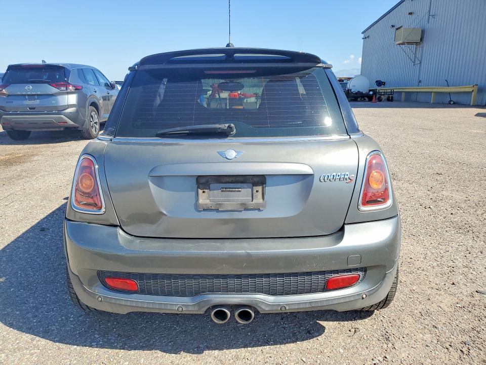 2007 Mini Cooper VIN WMWMF73547TT83785 COPART salvage auction — MINOR DENT/SCRATCHES, Az - Certificate Of Title, sold $175 on 2026-09-11 (photo 6)