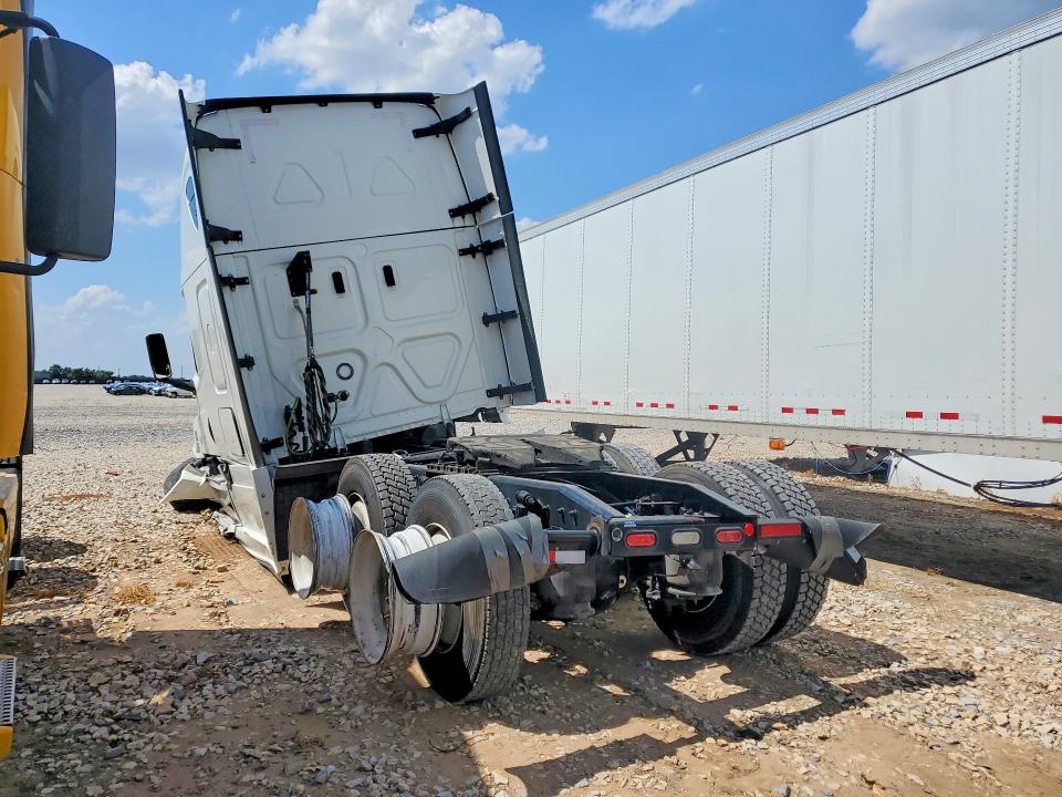 2022 Freightliner Cascadia 126 VIN 3AKJHHDR2NSNK9005 COPART salvage auction — FRONT END, PA - CERTIFICATE OF SALVAGE, sold $12,100 on 2026-10-08 (photo 2)
