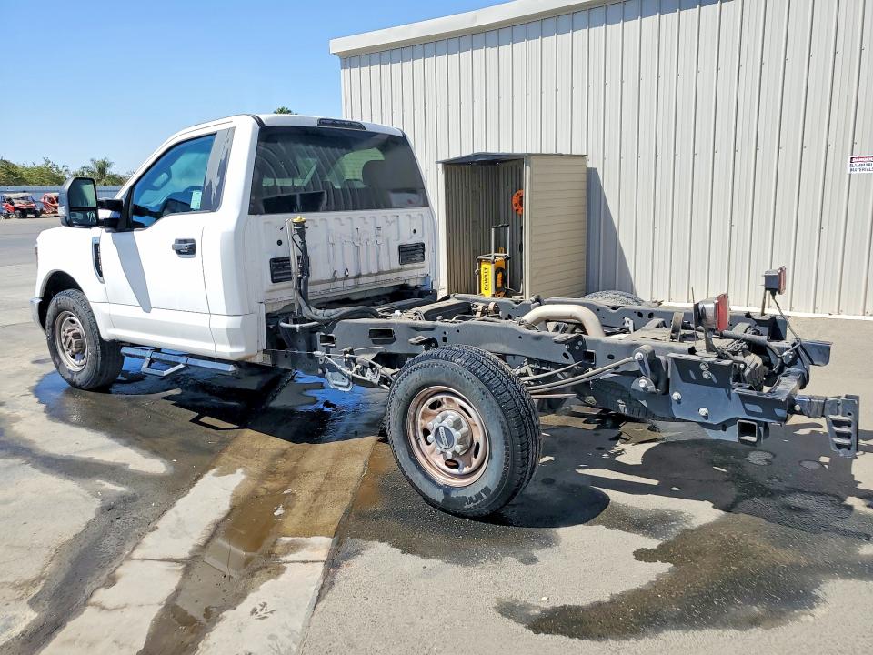 2019 Ford F-350 super duty VIN 1FDBF3A68KEE36401 COPART salvage auction — MINOR DENT/SCRATCHES, CA - CERTIFICATE OF TITLE, sold $10,900 on 2026-09-29 (photo 2)