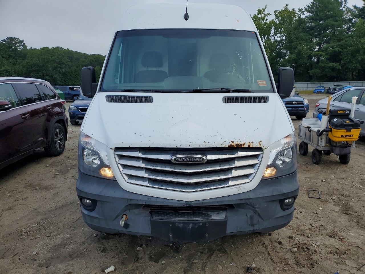 2014 Freightliner Sprinter VIN WDYPF1CC7E5936060 COPART salvage auction — Minor Dent/Scratches, ME - CERTIFICATE OF TITLE, sold $4,900 on 2026-09-11 (photo 5)
