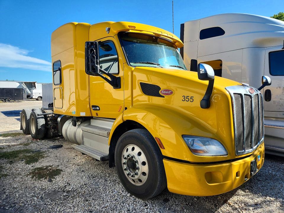 2013 Peterbilt 579 VIN 1XPBDP9XXKD495761 COPART salvage auction — NORMAL WEAR, OH - CERTIFICATE OF TITLE, sold $9,200 on 2026-10-06 (photo 4)