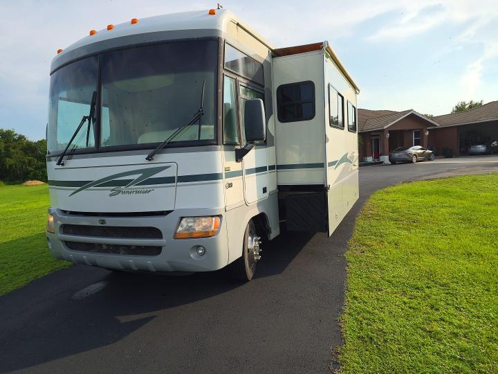 2002 Winnebago Itasca suncruiser VIN 5NB4MP67G12335517 COPART salvage auction — MINOR DENT/SCRATCHES, FL - CERT OF TITLE-REBUILT (P), sold $15,250 on 2026-09-22 (photo 2)