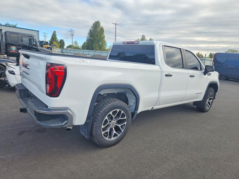 2023 Gmc SIERRA VIN 3GTPUAEK0PG102777 COPART salvage auction — MINOR DENT/SCRATCHES, OR - SALVAGE TITLE CERTIFICATE, sold $7,200 on 2026-10-05 (photo 3)