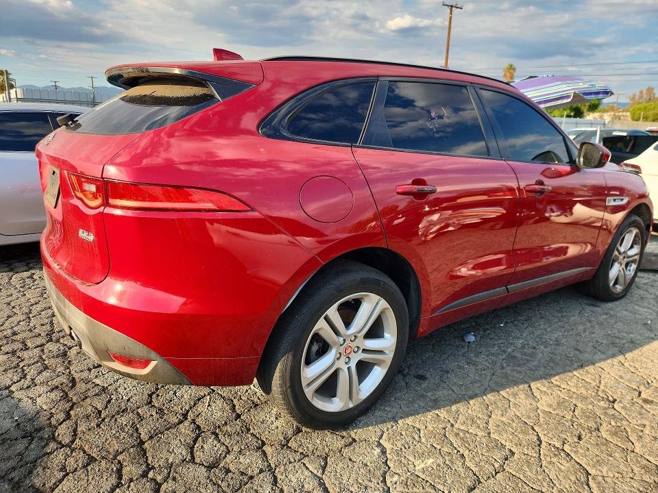 2017 Jaguar F-pace VIN SADCL2BV1HA883268 COPART salvage auction — MINOR DENT/SCRATCHES, Ca - Dis/Dlr/Exp Only Clean Title, sold $3,750 on 2026-09-29 (photo 3)