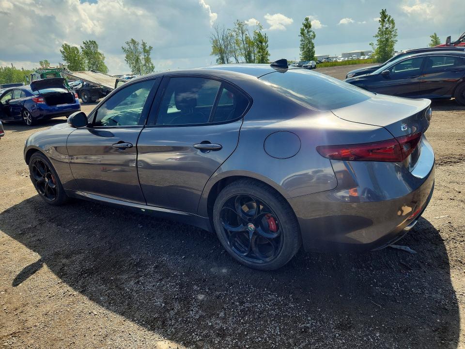 2017 Alfa romeo Giulia VIN ZARFAEEN9H7534065 COPART salvage auction — SIDE, QC - GRAVEMENT ACCIDENTE, sold $7,400 on 2026-09-29 (photo 2)
