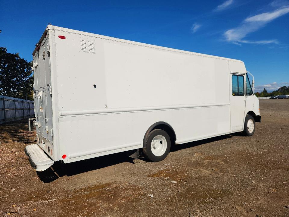 2007 Frht - freightliner VIN 4UZAANBW87CX54039 COPART salvage auction — MINOR DENT/SCRATCHES, OR - CERTIFICATE OF TITLE, sold $2,850 on 2026-10-12 (photo 3)