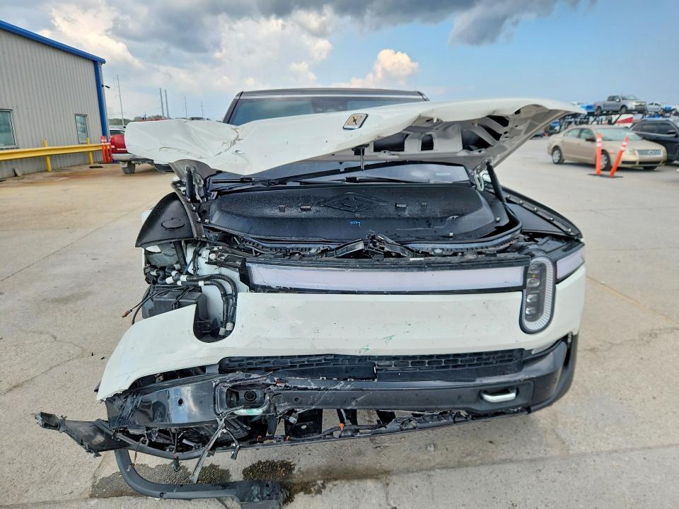 2023 Rivian R1s VIN 7PDSGABL2PN020810 COPART salvage auction — FRONT END, LA, sold $12,100 on 2026-10-14 (photo 5)