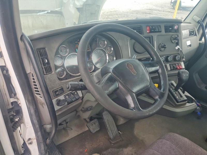 2015 Kenworth T680 VIN 1XKYA48X7FJ403375 COPART salvage auction — NORMAL WEAR, IN - CERTIFICATE OF TITLE, sold $6,500 on 2026-10-06 (photo 8)