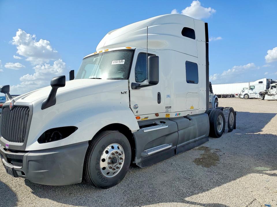 2021 International Lt VIN 3HSDZAPR5MN820127 — COPART salvage auction photo