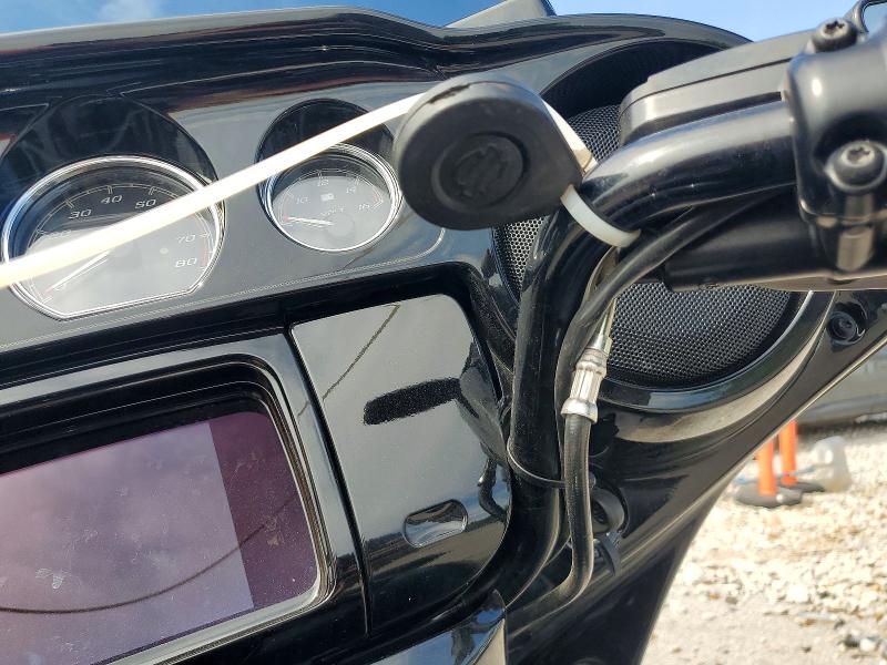 2022 Harley-davidson Street glide VIN 1HD1ABL23NB609152 COPART salvage auction — SIDE, Salvage Title, sold $8,200 on 2026-09-11 (photo 8)
