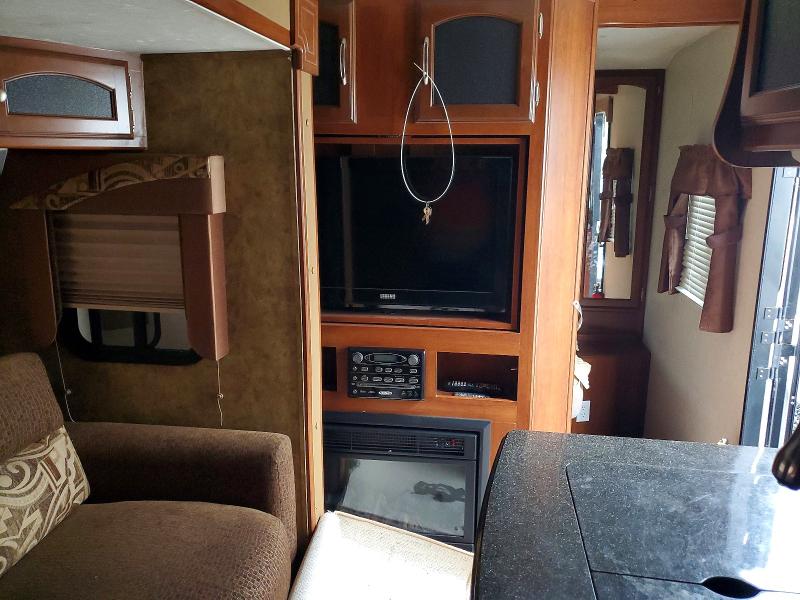 2013 Foresriver Coachmen VIN 5ZT2FEWB9DA009890 COPART salvage auction — ROOF, PA - CERT OF SALVAGE-W=FLOOD VEH, sold $2,100 on 2026-10-07 (photo 5)