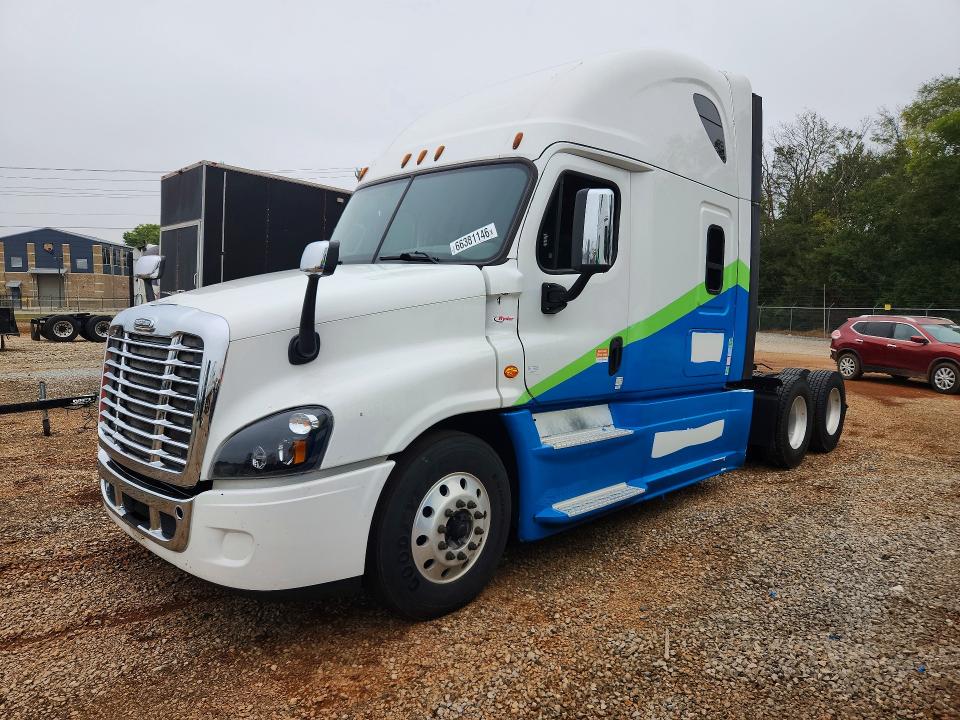 2018 Freightliner Cascadia 125 VIN 3AKJGLDV9JSJU8183 — COPART salvage auction photo