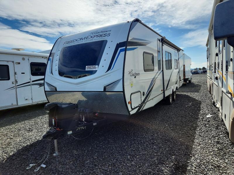 2022 Coachmen Freedom express VIN 5ZT2FEUB2NW024965 COPART salvage auction — ROOF, WA - BILL OF SALE, sold $10,700 on 2026-10-08 (photo 2)