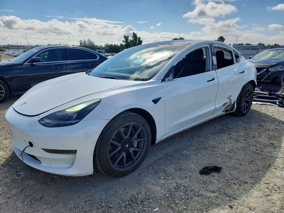 2022 Tesla Model 3 VIN 5YJ3E1EB8NF135668 — COPART salvage auction photo