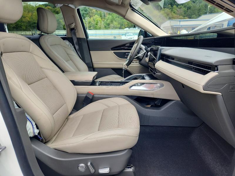 2025 Lincoln Nautilus VIN 5LMPJ8JA8SJ949318 COPART salvage auction — SIDE, PA, sold $12,200 on 2026-10-15 (photo 7)