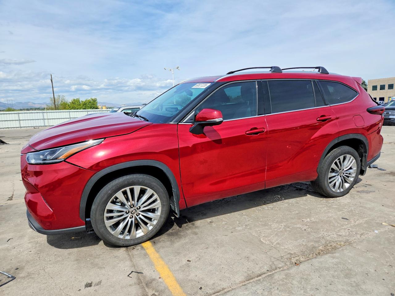 2024 Toyota Highlander VIN 5TDKDRBH2RS545941 — COPART salvage auction photo