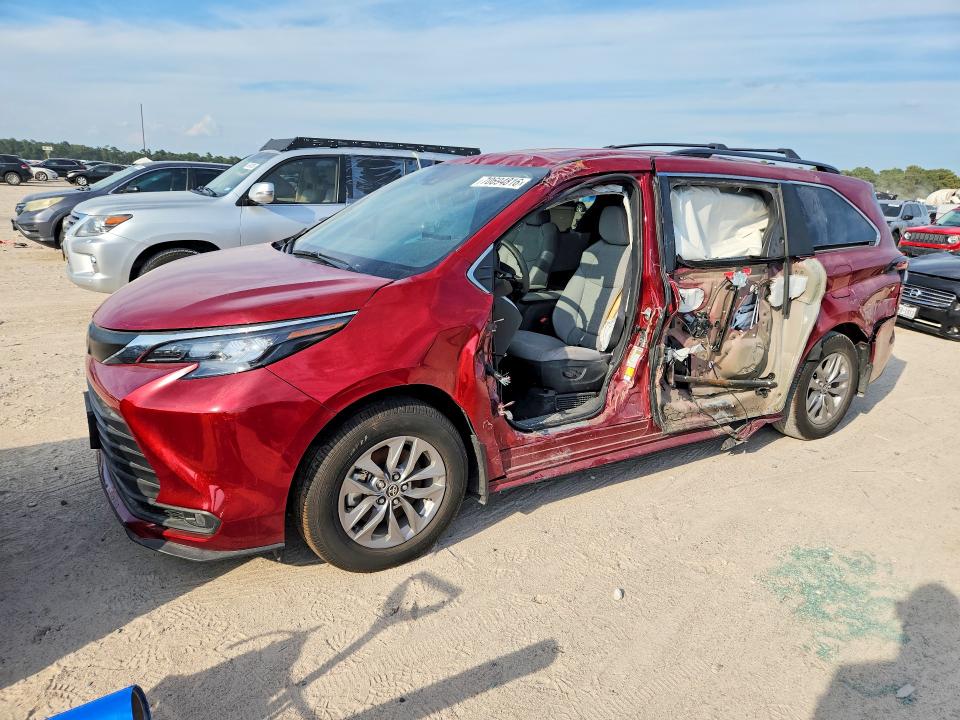 2026 Toyota Sienna VIN 5TDKRKEC3TS293357 — COPART salvage auction photo