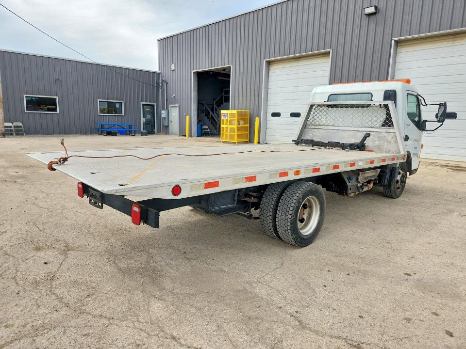 2017 Mitsubishi VIN JL6CRE1A1HK002371 COPART salvage auction — MINOR DENT/SCRATCHES, WI - CERTIFICATE OF TITLE, sold $7,400 on 2026-09-17 (photo 3)