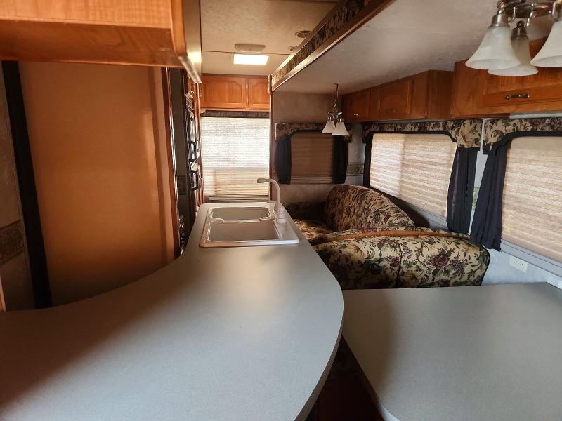 2004 Coachman Trailers VIN 1TC3B058441309884 COPART salvage auction — MINOR DENT/SCRATCHES, IL - CERTIFICATE OF TITLE, sold $325 on 2026-09-22 (photo 6)