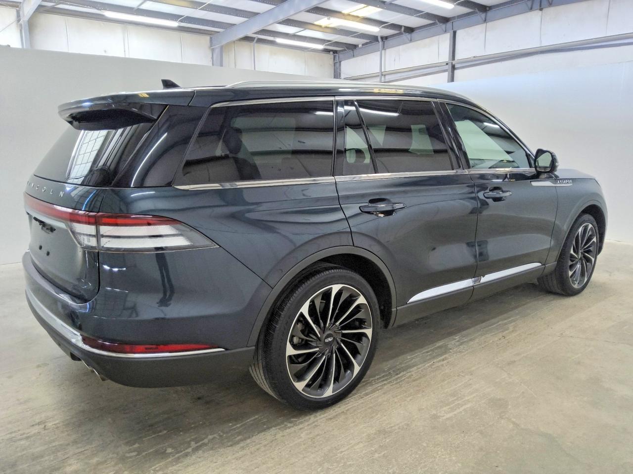 2023 Lincoln Aviator VIN 5LM5J7WC1PGL04865 COPART salvage auction — Normal Wear, Ct - Clean Title, sold $34,000 on 2026-09-17 (photo 3)